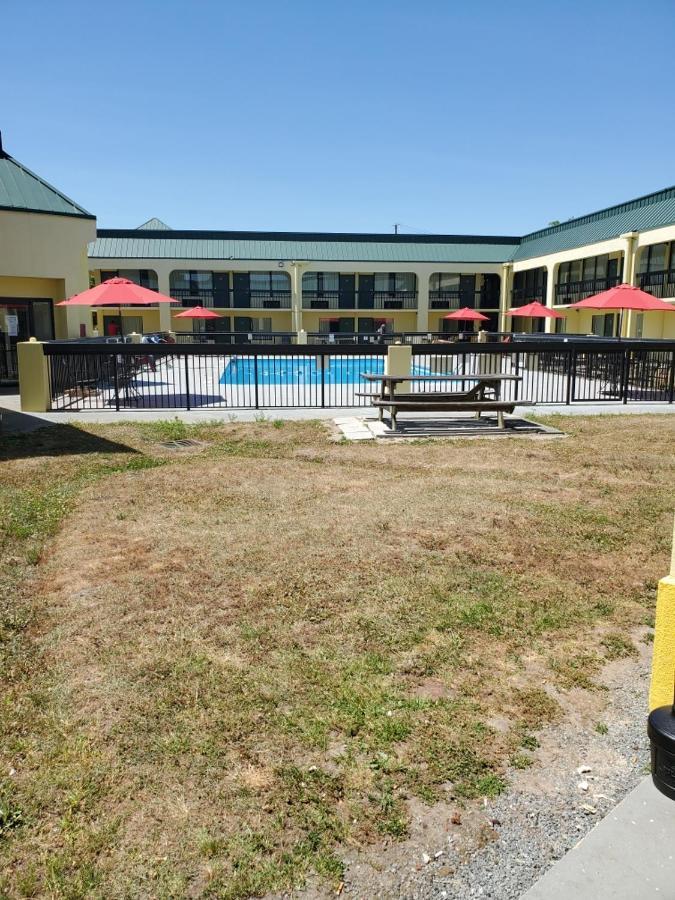 Red Carpet Inn Kinston Buitenkant foto